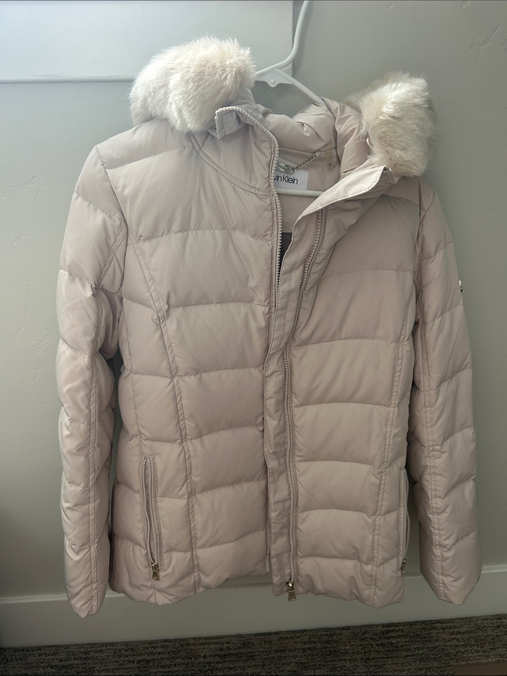 Calvin Klein Women's Pale Blush Quilted Puffer Jacket with Faux Fur Collar